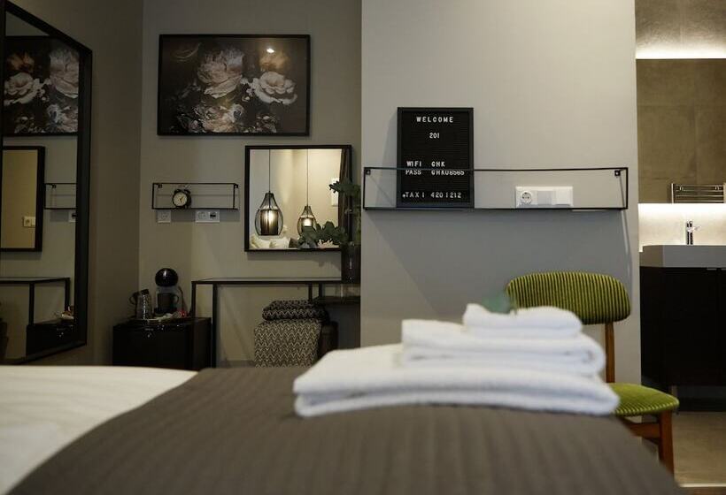 هتل Keflavik Micro Suites