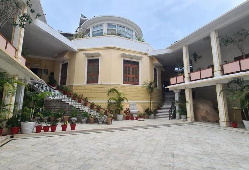 Отель Kesar Bhawan Palace