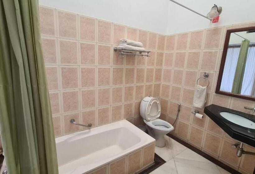 Отель Kesar Bhawan Palace