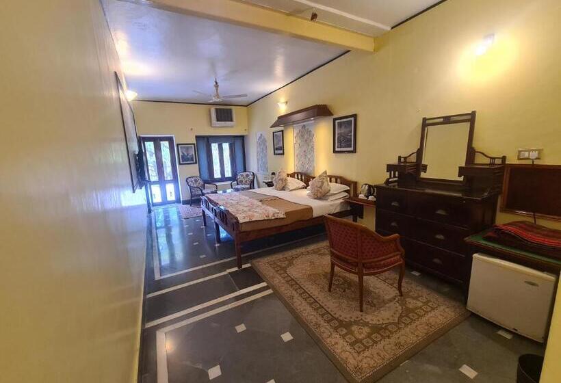 Отель Kesar Bhawan Palace