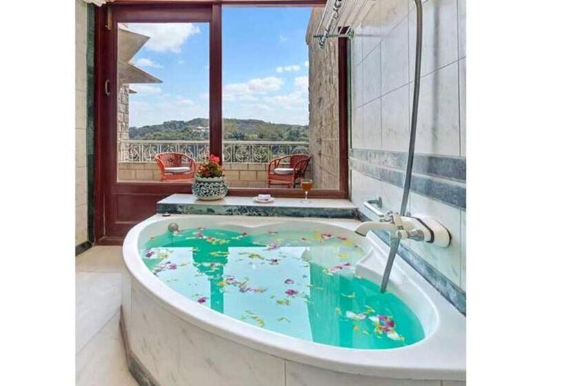 Отель Kesar Bhawan Palace