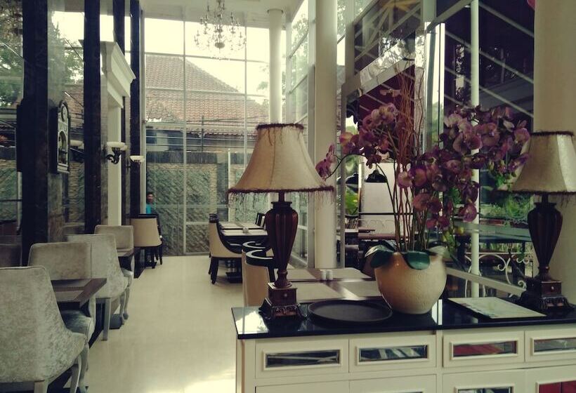 בית מלון כפרי Liz Palace Inn