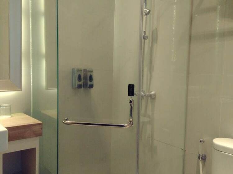 בית מלון כפרי Liz Palace Inn