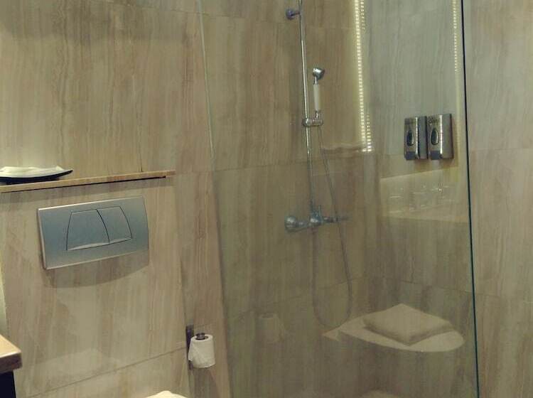 בית מלון כפרי Liz Palace Inn