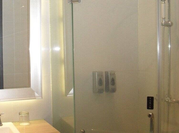 בית מלון כפרי Liz Palace Inn