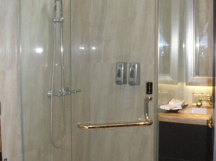 בית מלון כפרי Liz Palace Inn