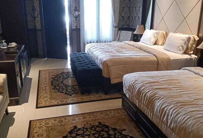 בית מלון כפרי Liz Palace Inn