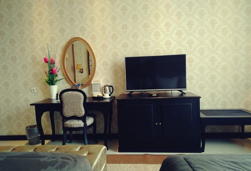 בית מלון כפרי Liz Palace Inn