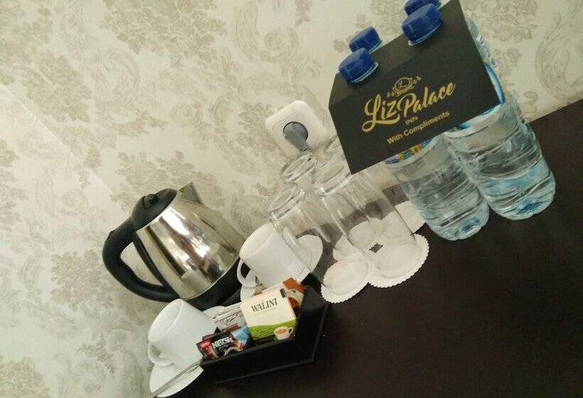 בית מלון כפרי Liz Palace Inn