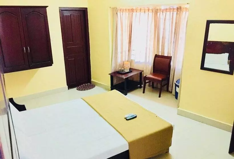 هتل New Queens Residency