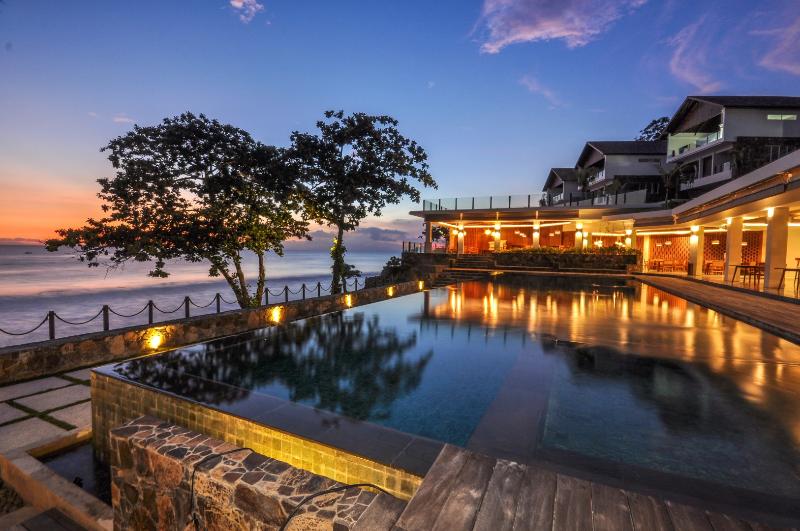 Отель Rajavilla Lombok Resort   Seaside Serenity