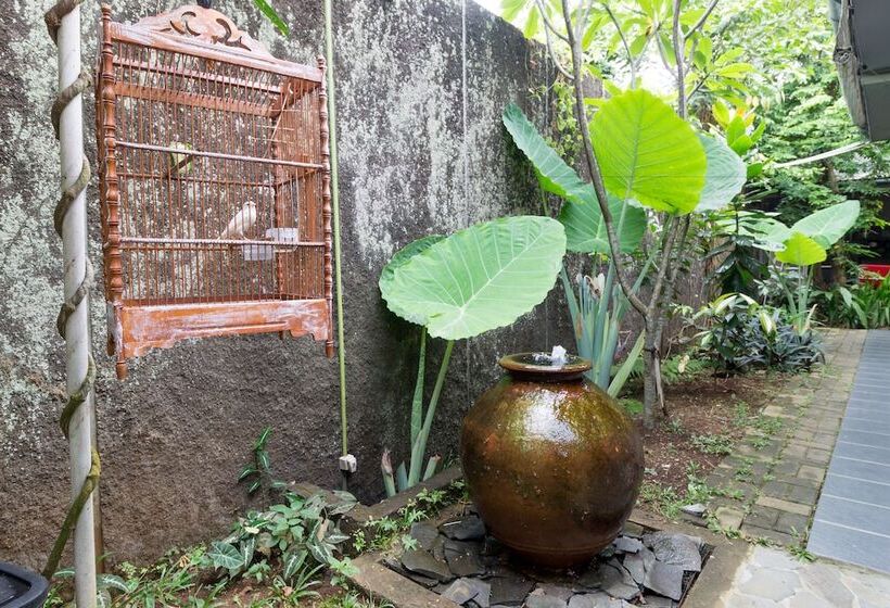 בית מלון כפרי Reddoorz Near Gor Padjajaran Bogor