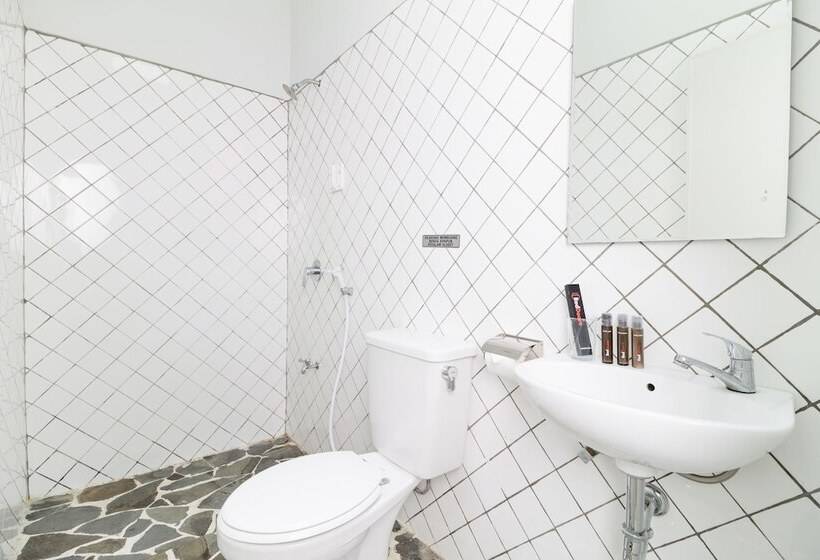 בית מלון כפרי Reddoorz Near Gor Padjajaran Bogor