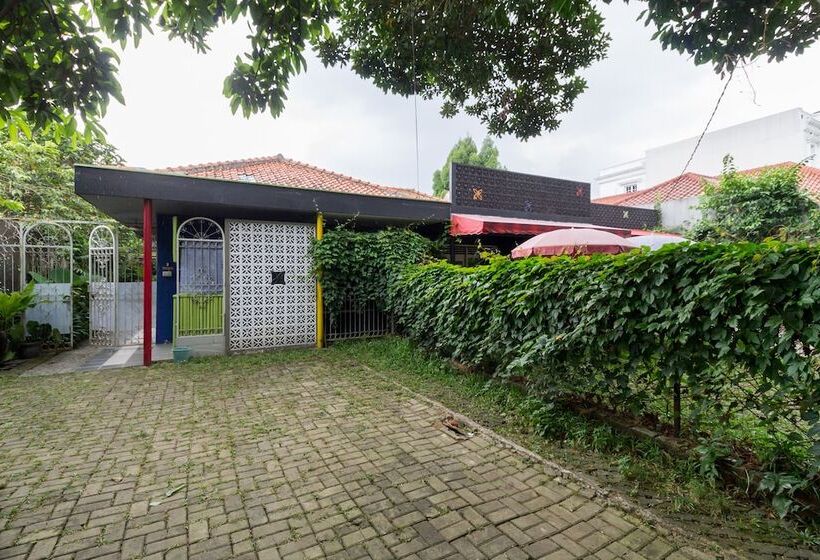 בית מלון כפרי Reddoorz Near Gor Padjajaran Bogor