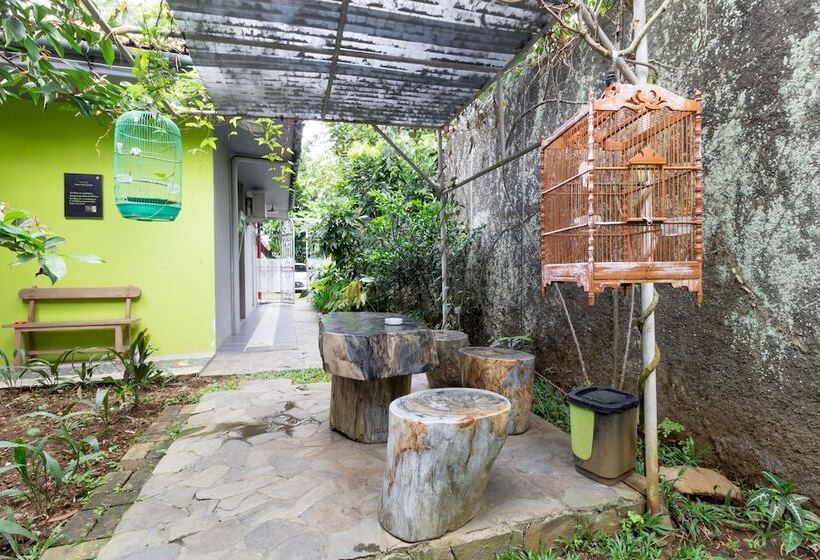 בית מלון כפרי Reddoorz Near Gor Padjajaran Bogor