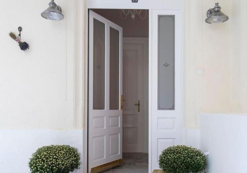 בית מלון כפרי Serenity Boutique Budapest