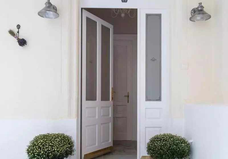 هتل Serenity Boutique Budapest