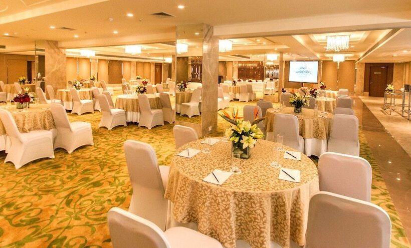 فندق Deventure Sarovar Portico Kapashera, New Delhi