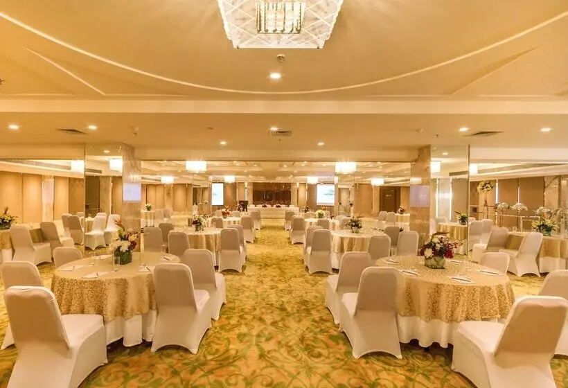 ホテル Deventure Sarovar Portico Kapashera, New Delhi