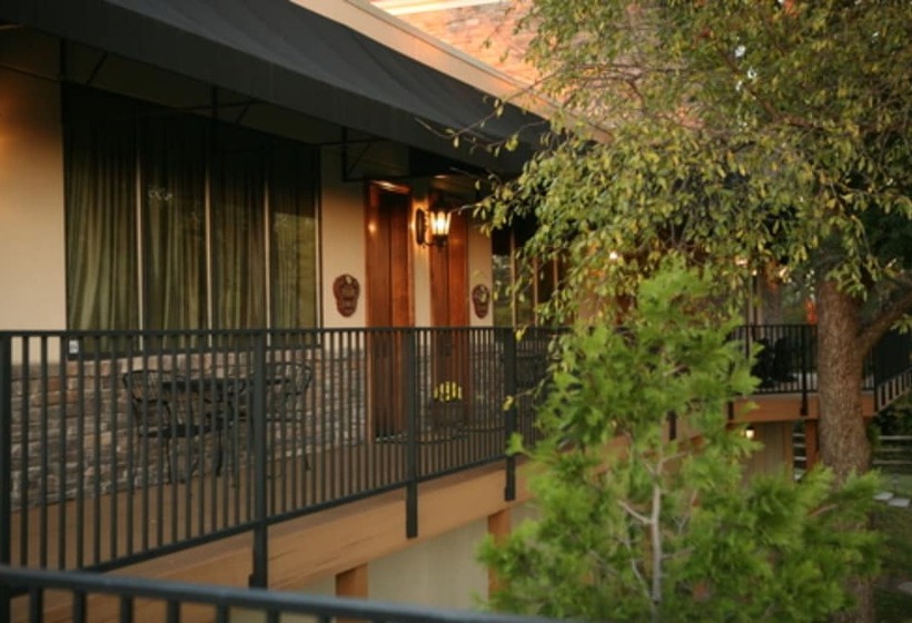 فندق Two Hearts Inn