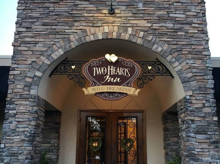 فندق Two Hearts Inn