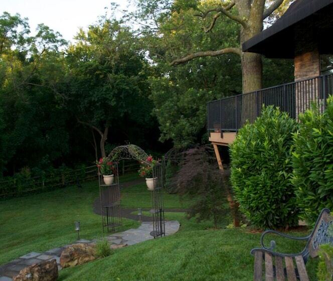 فندق Two Hearts Inn