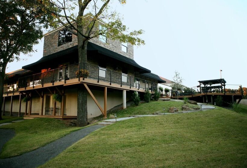 فندق Two Hearts Inn