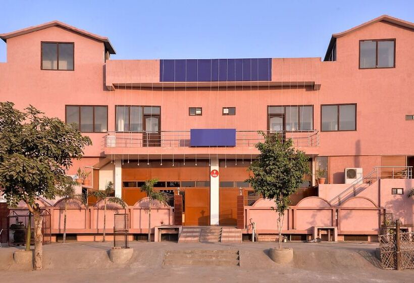 OYO 7609 Hotel Dolphin