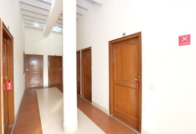 OYO 7609 Hotel Dolphin