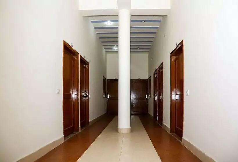 OYO 7609 Hotel Dolphin