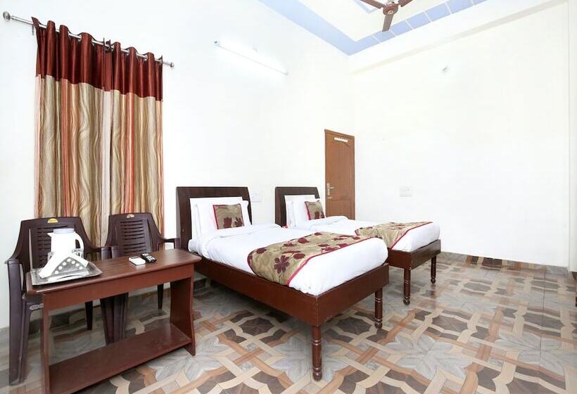 OYO 7609 Hotel Dolphin