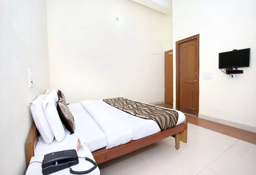 OYO 7609 Hotel Dolphin