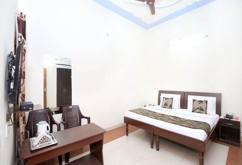 OYO 7609 Hotel Dolphin