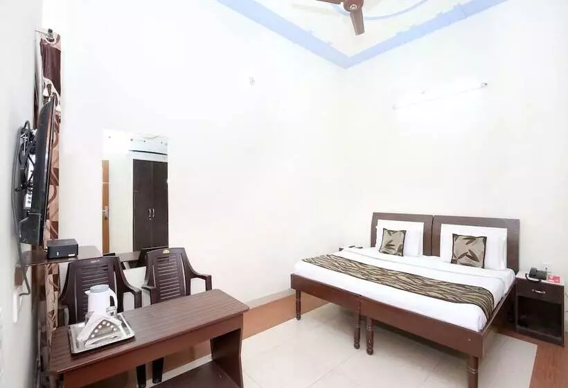 OYO 7609 Hotel Dolphin