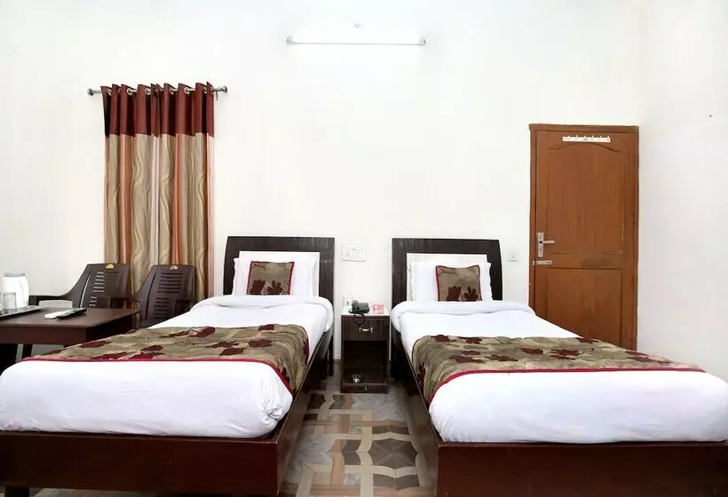 OYO 7609 Hotel Dolphin