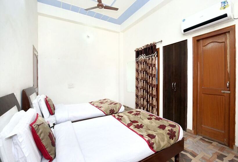 OYO 7609 Hotel Dolphin