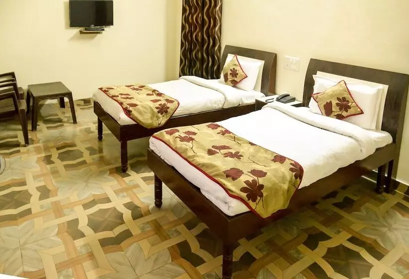 OYO 7609 Hotel Dolphin