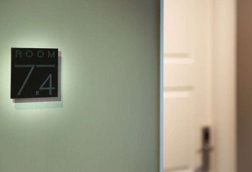 هتل 7th Floor Suite