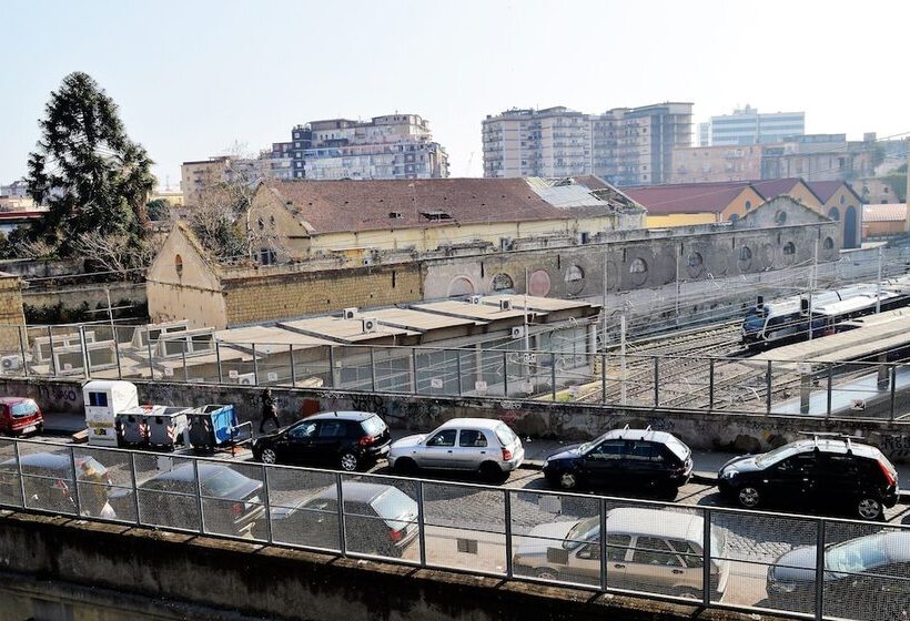 هتل Napoli Station B&b