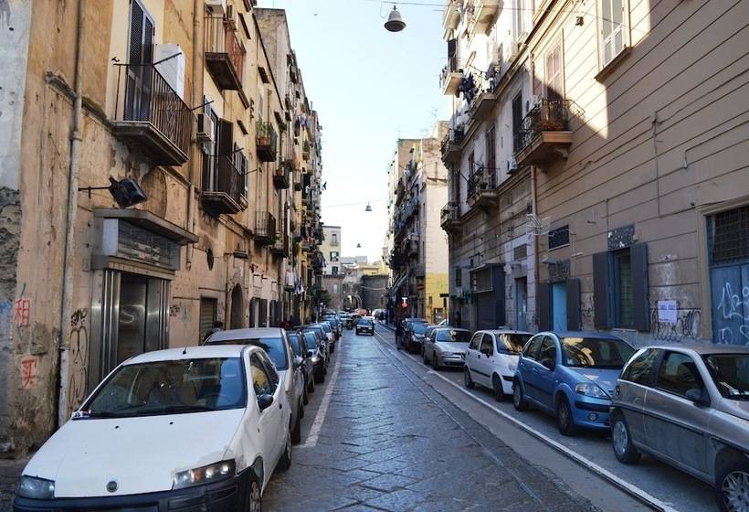 هتل Napoli Station B&b