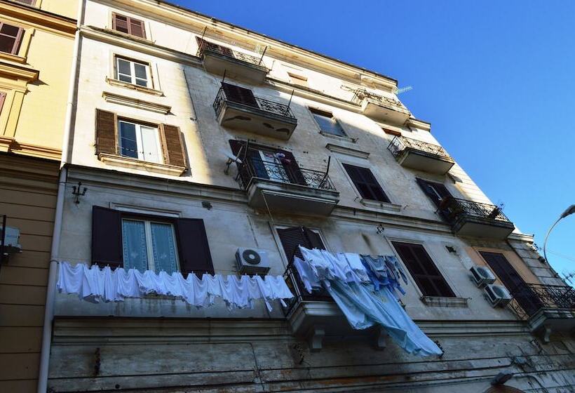 هتل Napoli Station B&b