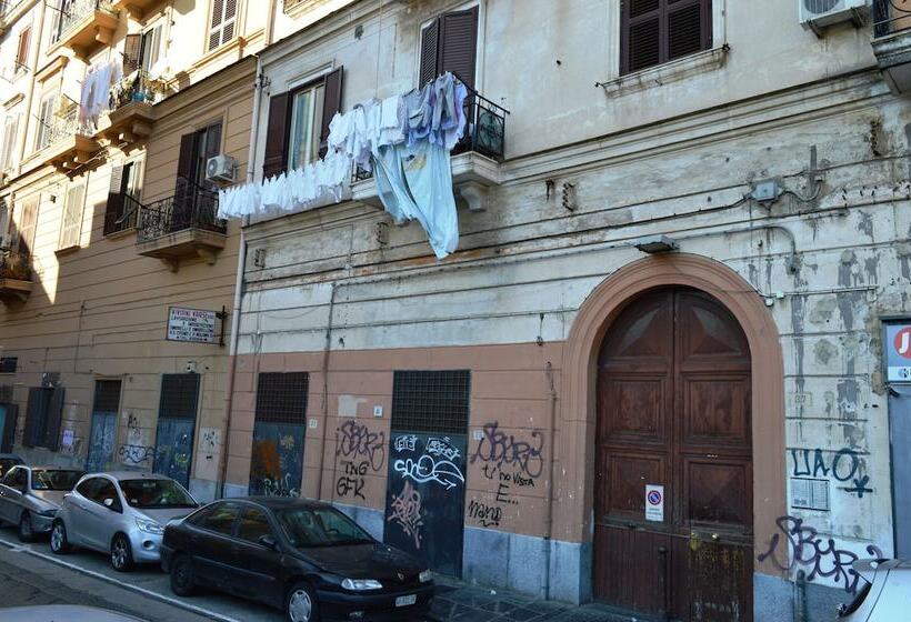 هتل Napoli Station B&b