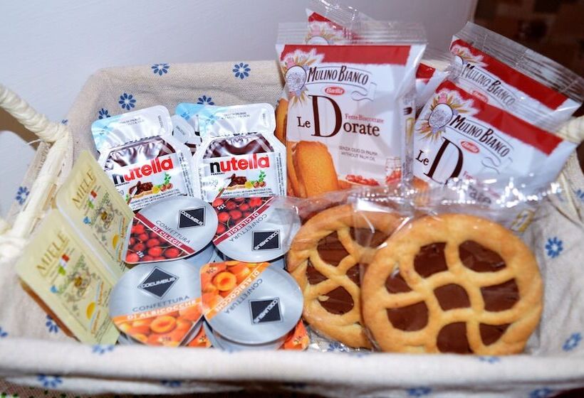 هتل Napoli Station B&b