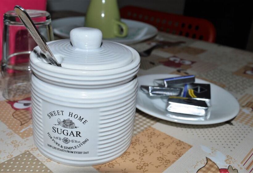 هتل Napoli Station B&b