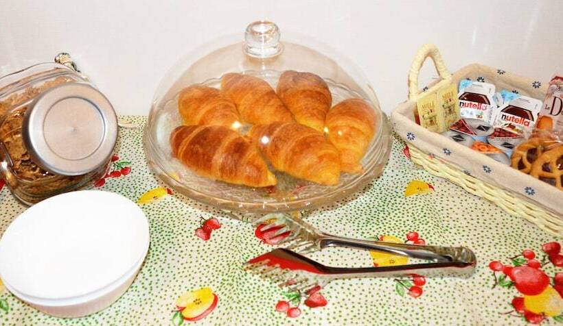 هتل Napoli Station B&b