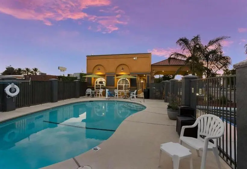 هتل Quality Inn Redding Near I 5