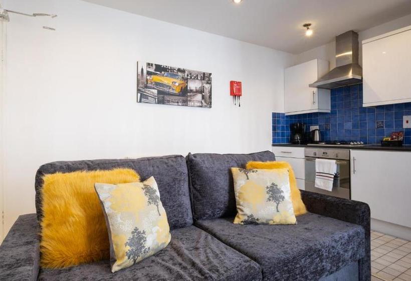 ホテル Adelphi Suites