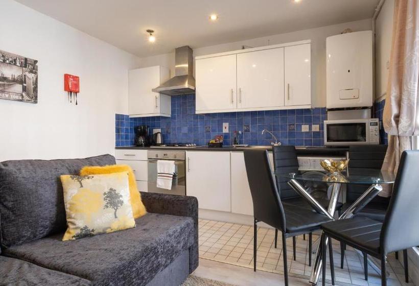 ホテル Adelphi Suites