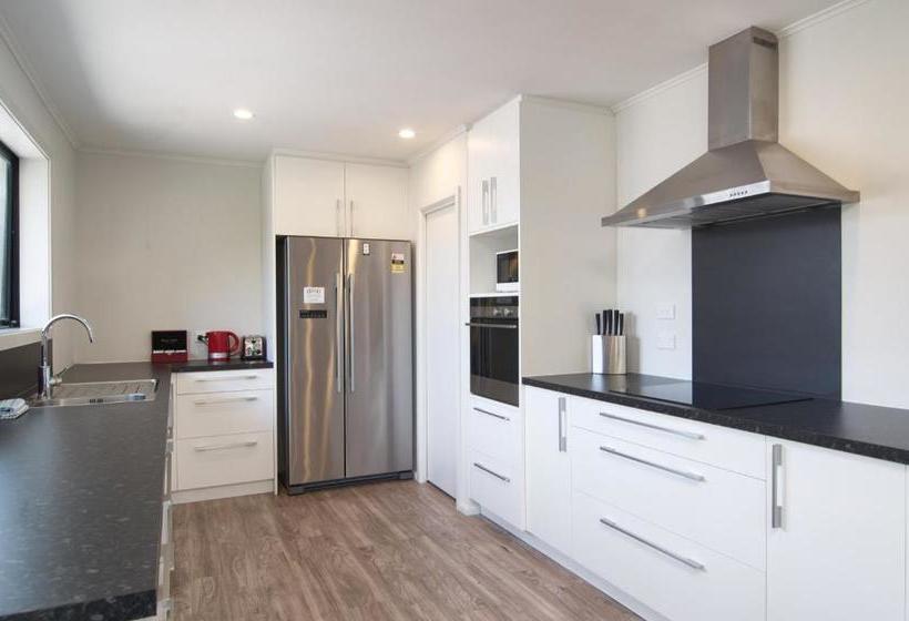 هتل Brookside Villa