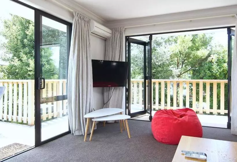 هتل Brookside Villa